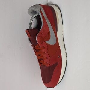 Nike Archive 83.M ‘Game Red’ men size 9.5